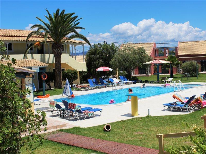 קאבוס Royal Garden Apartments מראה חיצוני תמונה