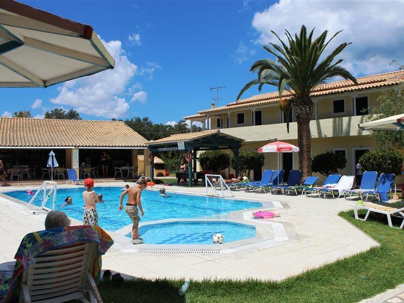 קאבוס Royal Garden Apartments מראה חיצוני תמונה