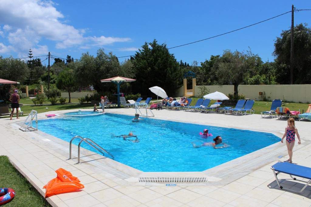 קאבוס Royal Garden Apartments מראה חיצוני תמונה